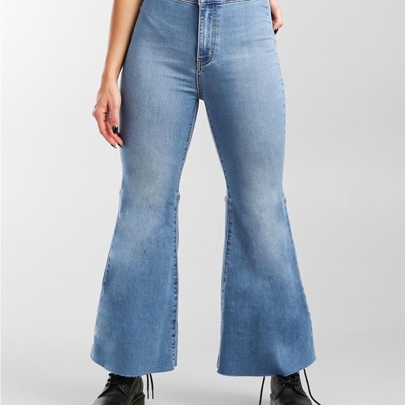 FREE PEOPLE Youthquake High Rise Crop Flare Jeans Denim Size 28 County Concert - Picture 4 of 9
